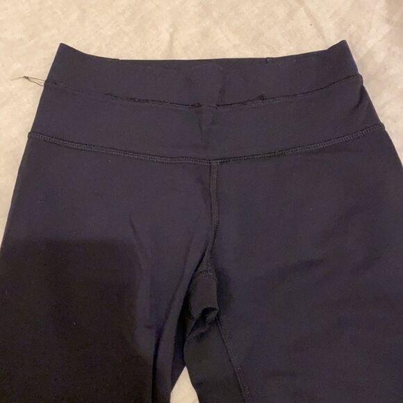 Lululemon black leggings. - Picture 6 of 8